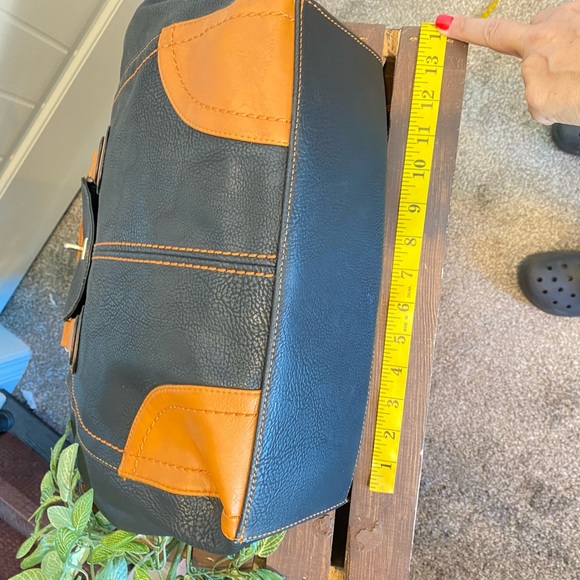 Classy Sophisticated Two Tone Shoulder Bag - Picture 12 of 13